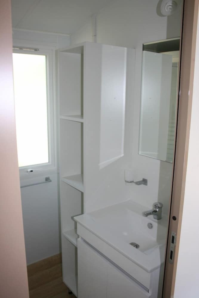 Mobile Home, Multiple Beds photo 3