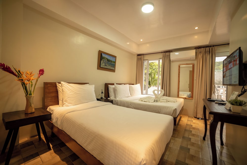 Premier Triple Room, Multiple Beds, Non Smoking, Mountain View - Photo 4