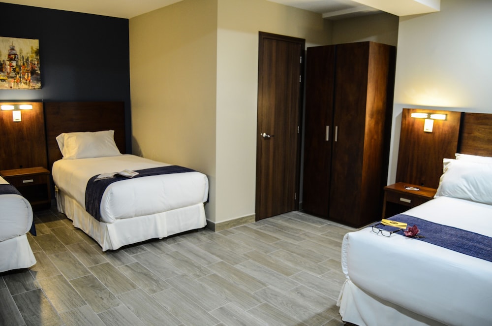 Family Triple Room, 1 Bedroom, Bathtub photo 1