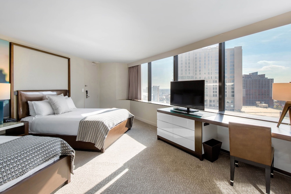 Premier Room, 2 Queen Beds - Photo 5