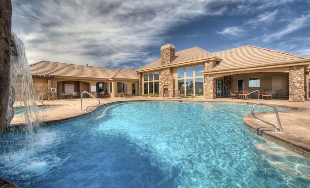 Luxury Condo, 3 Bedrooms, Non Smoking, Pool Access