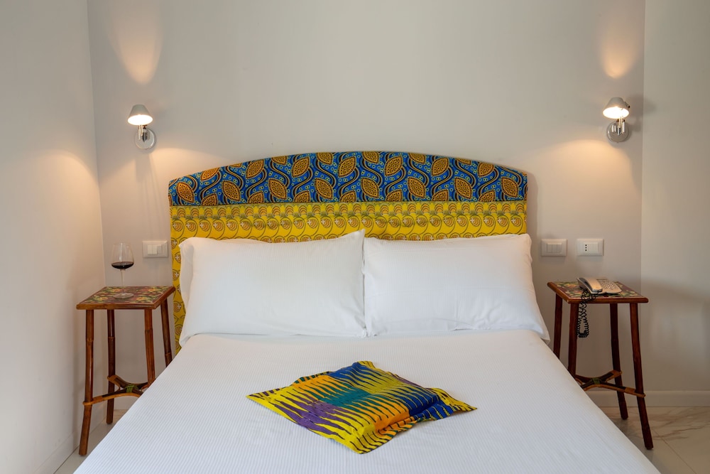 Small Room, French Bed photo 1