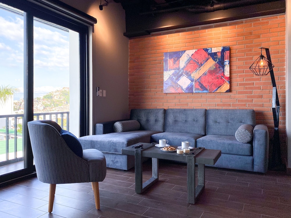 1 Bed 1 Bath Ocean Front Corner Suite