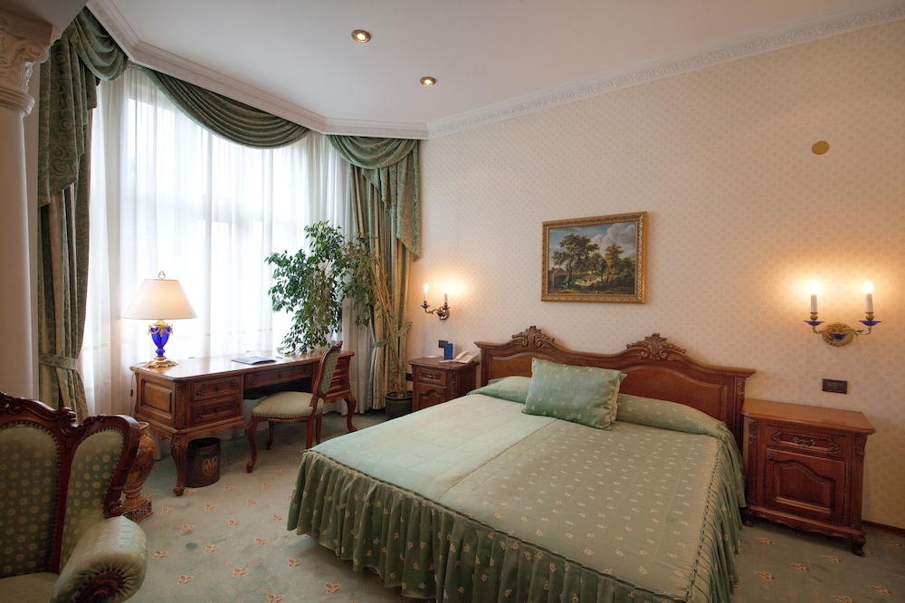 Deluxe Room - Photo 1