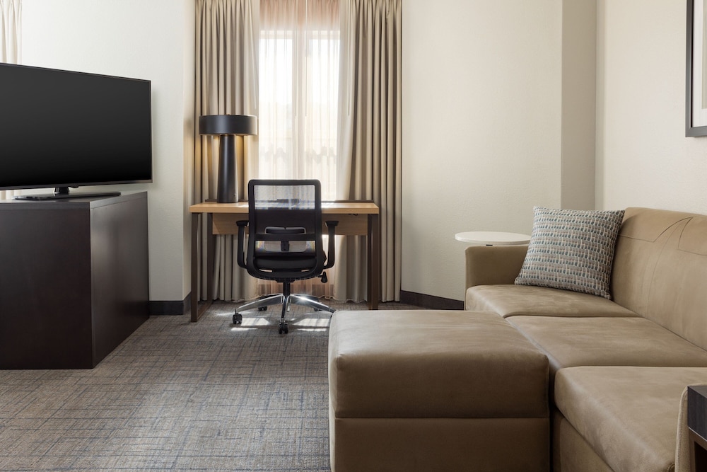 Studio Suite, 1 King Bed with Sofa bed (Mobility/Hearing Accessible, Tub) photo 3