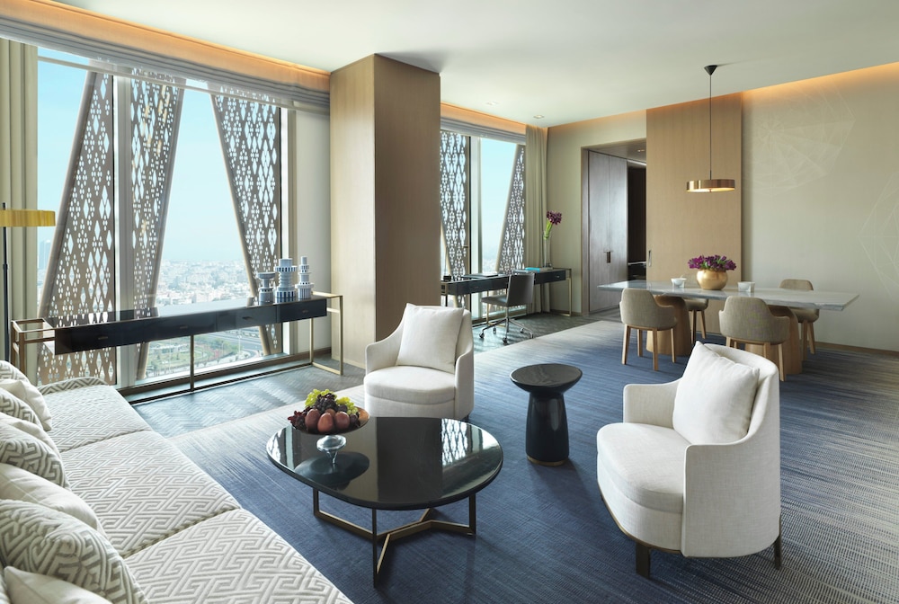 Suite, 1 King Bed, Non Smoking (Diplomatic)