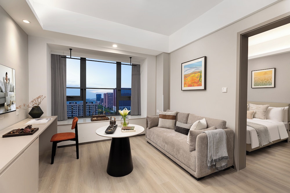 Executive Suite, City View