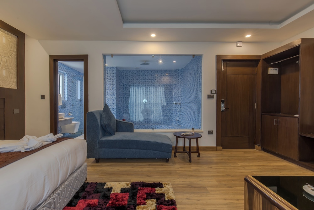 Executive Room - Photo 7