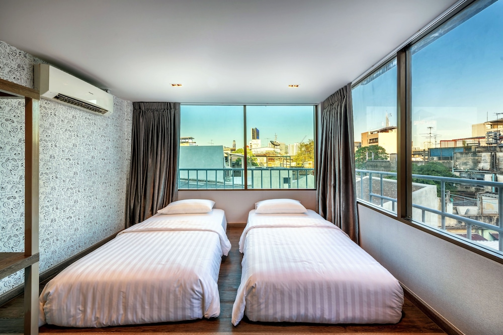 Deluxe Twin Room, Private Bathroom photo 2