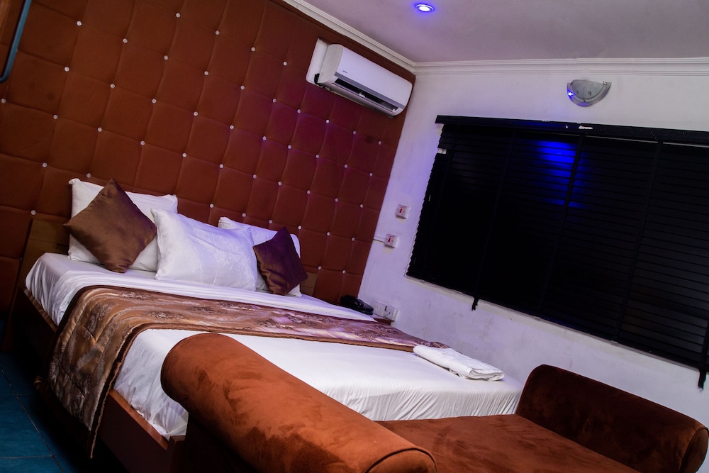 Executive Room - Photo 17