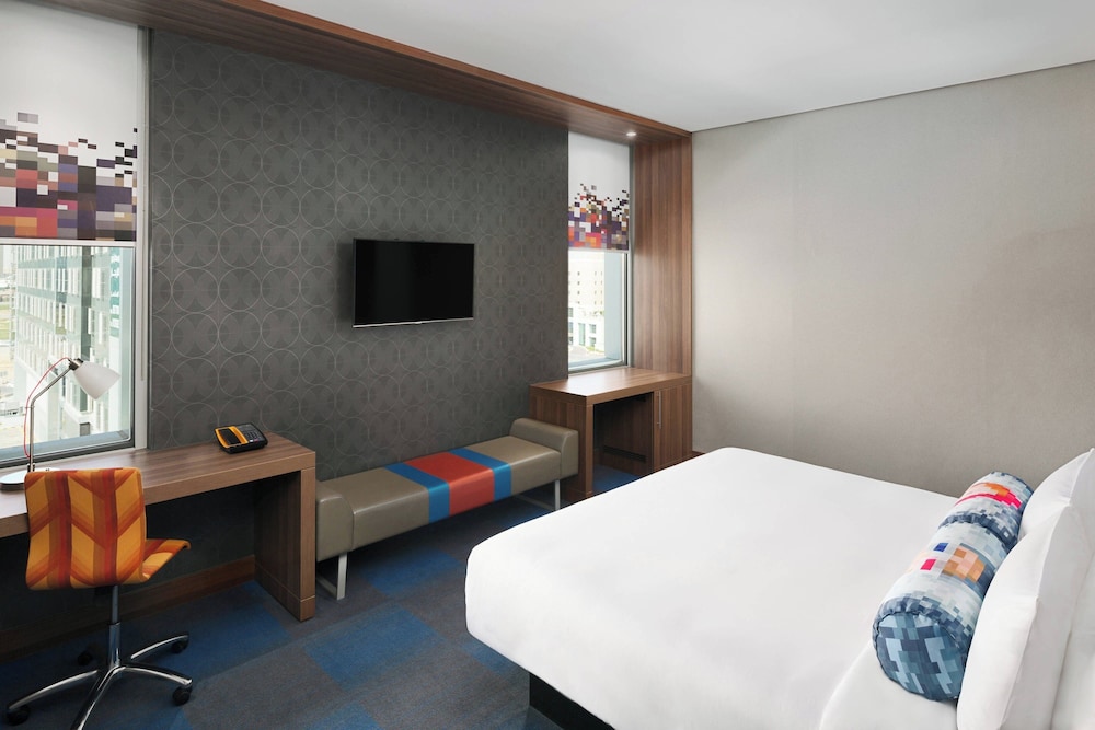 aloft, Room, 1 King Bed photo 1