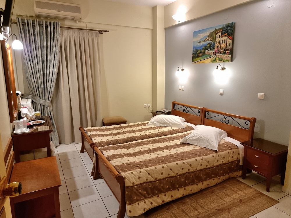 Economy Twin Room, 2 Twin Beds - Photo 1
