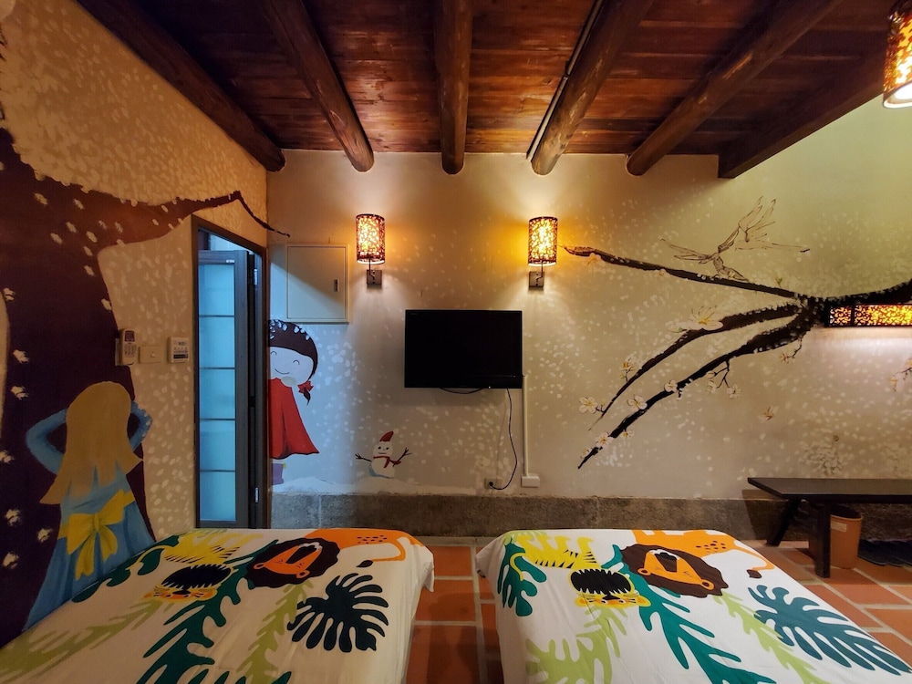 Traditional Quadruple Room - Photo 17