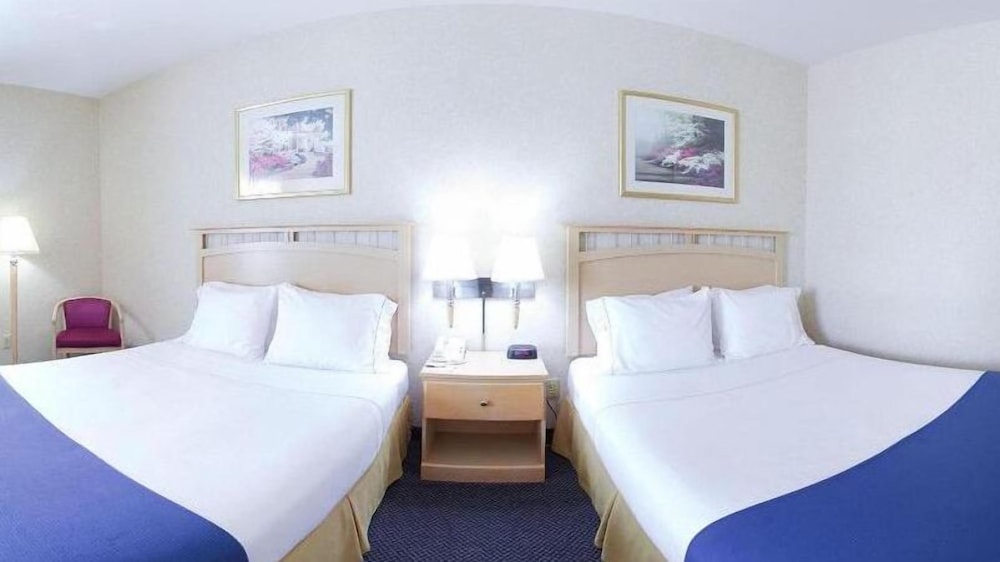 Standard Room, 2 Queen Beds, Non Smoking - Photo 1