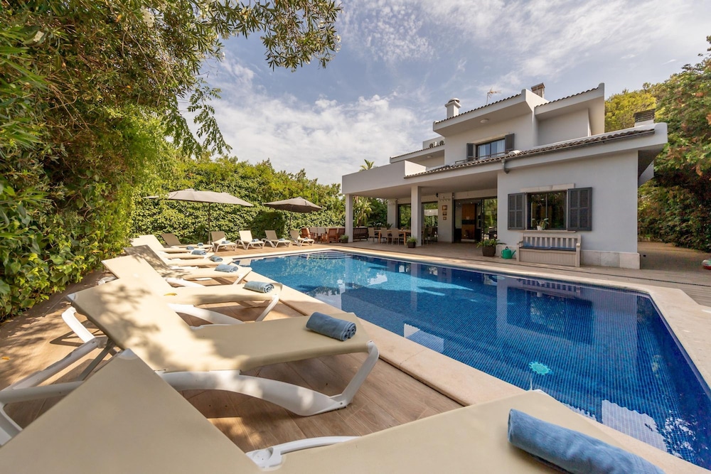 Villa photo 3