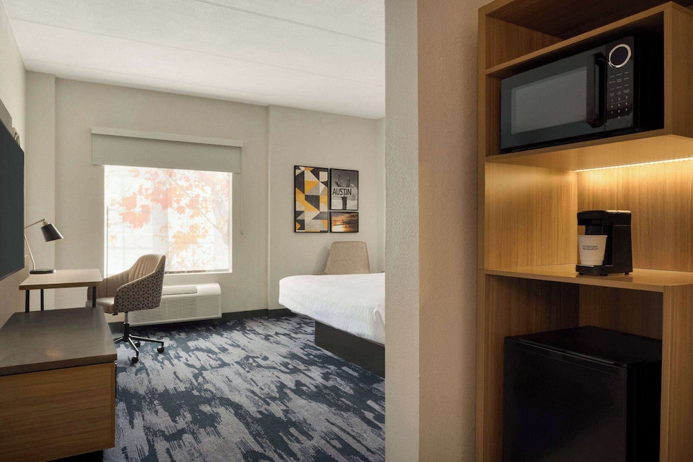 Room, 1 King Bed, Accessible, Non Smoking (Bathtub with Grab Bars) - Photo 1