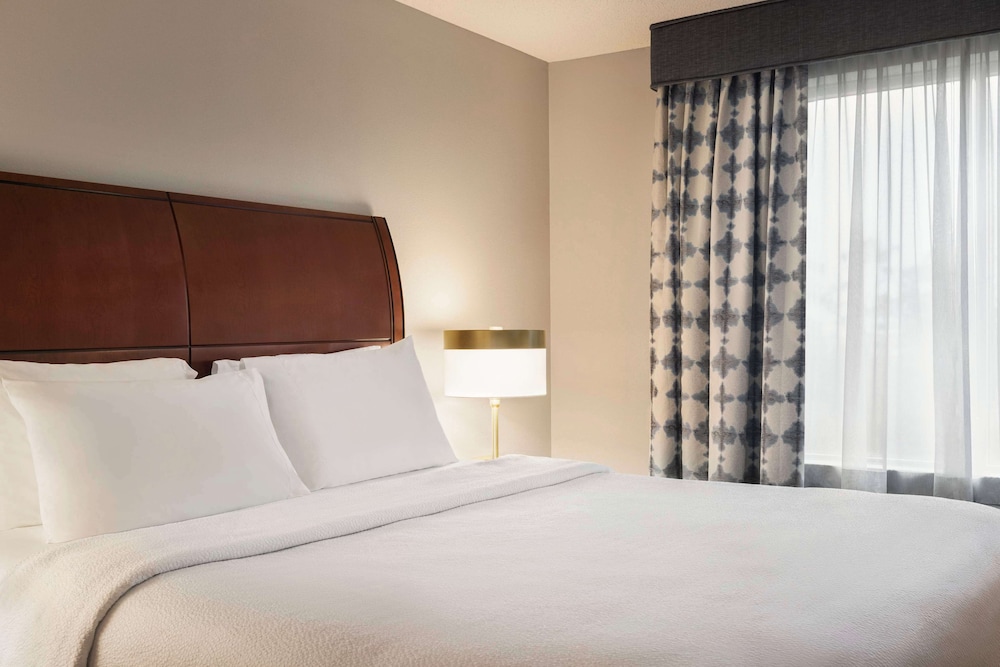 1 King Bed 1 Bedroom Suite Accessible w/ Tub - Photo 5