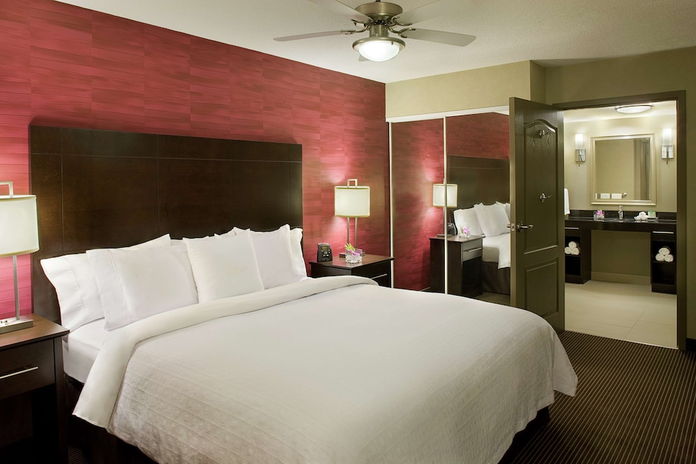1 Bedroom Suite, One King Bed And One Sofa Bed, Accessible, Smoking photo 1