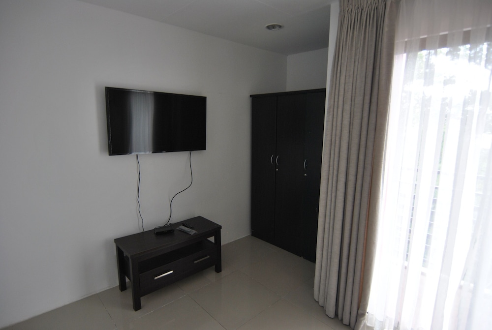 City Apartment, 1 Bedroom (T15) photo 2