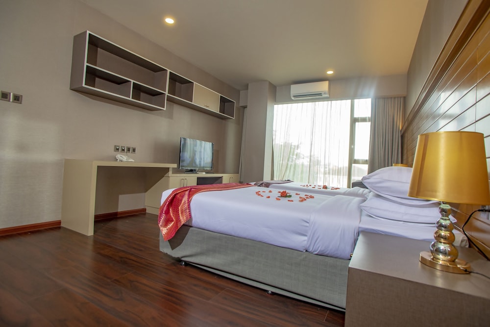 Apartment, 2 Bedrooms - Photo 1
