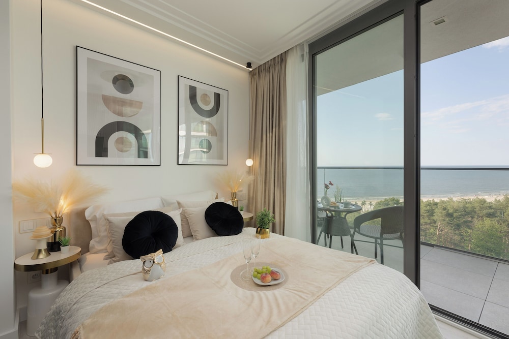 Apartment, 2 Bedrooms, Pool Access, Beachside