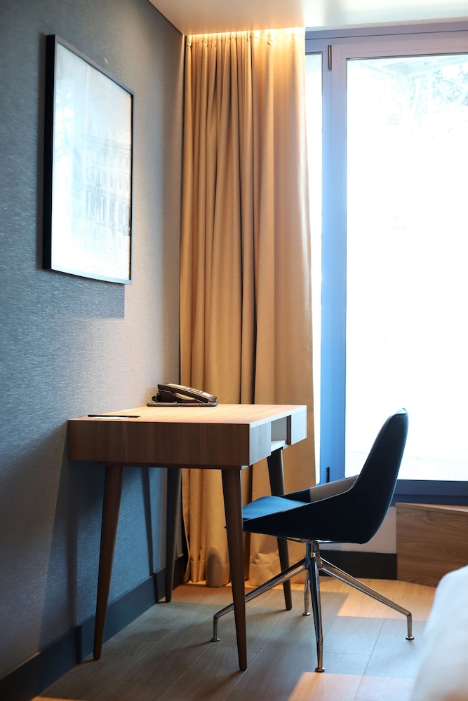 Premium Room - Photo 6