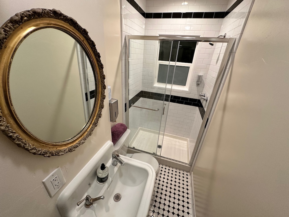 Family Quadruple Room, Shared Bathroom photo 3