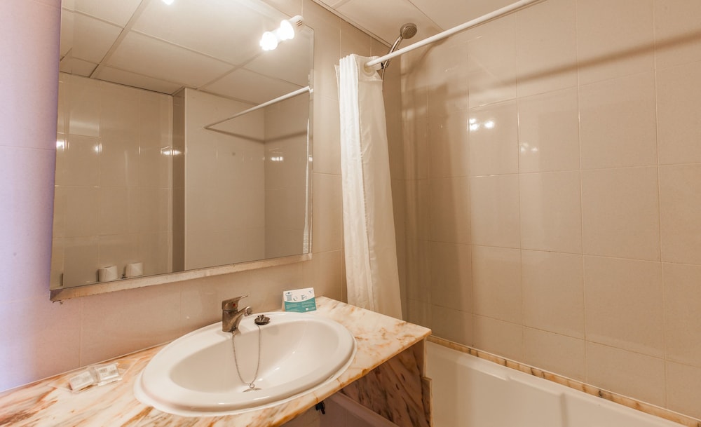 Double Room - Photo 8