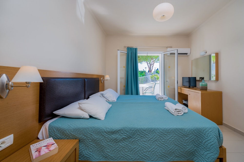 Superior Double or Twin Room, Mountain View, Garden Area - Photo 9