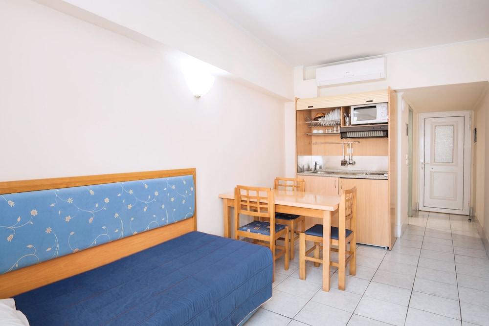 Family Apartment, 1 Bedroom - Photo 2