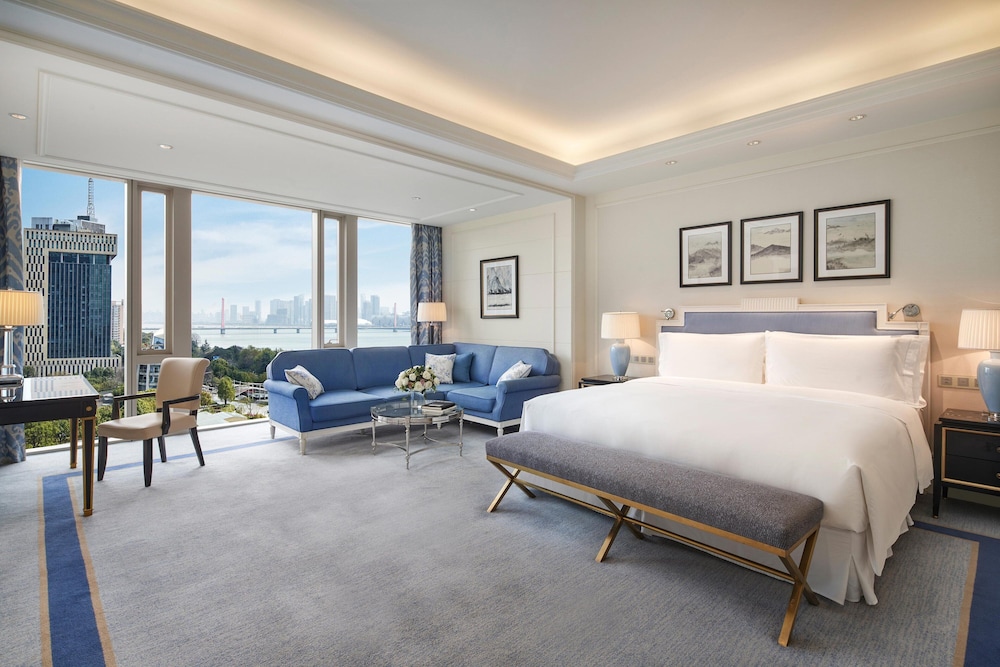 Premier Room, 1 King Bed, River View