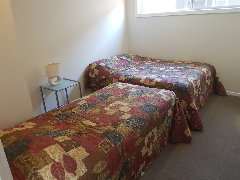 Accessible 3 Bedroom Waterfront Cabin (1 Queen, 1 Double, 2 Single, 1 Bunk) - 6 photo 1