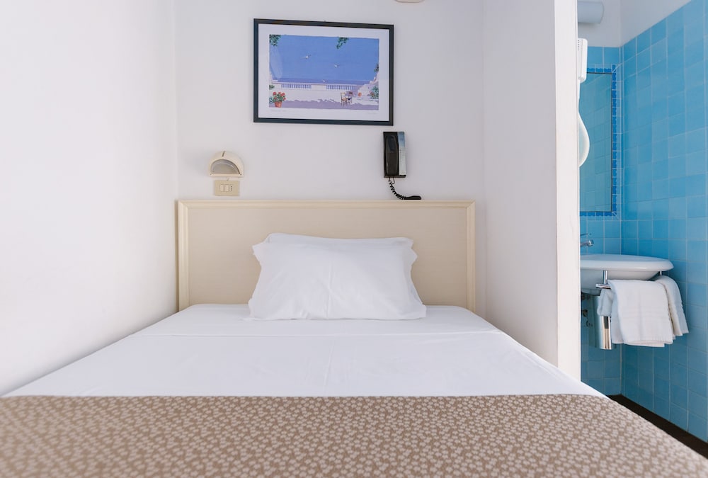 Standard Double Room Single Use photo 2