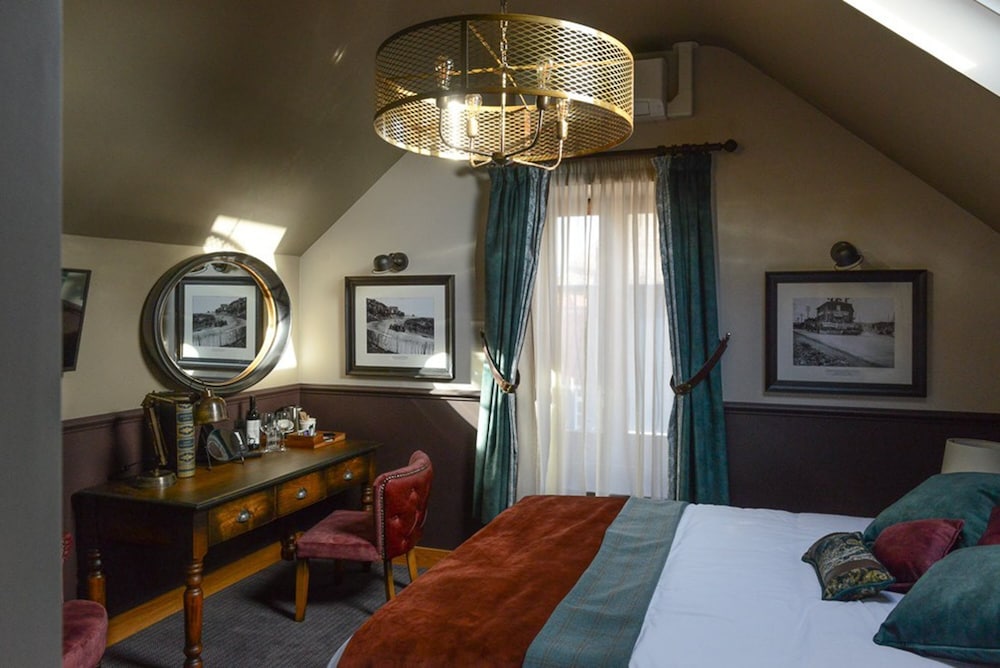 Superior Room (King Bed, Bunny Guinness) photo 2