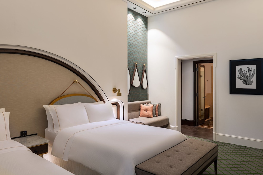Family 2 Bedroom Suite, Sea View, Balcony, 1 King, 2 Queens Sofa bed, Breakfast, Club Lounge access — photo 6