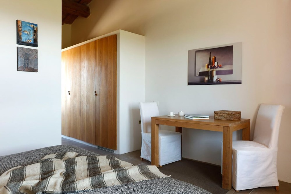 Luxury Studio, 1 King Bed, Valley View, Courtyard Area photo 2