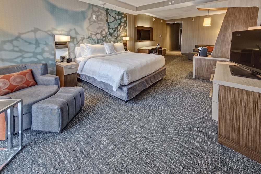 Junior Suite, 1 King Bed with Sofa bed