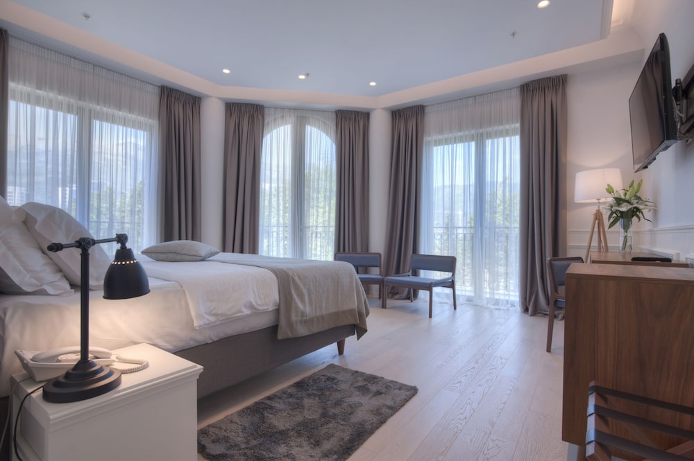 Superior Double or Twin Room, Balcony, Park View, photo 6