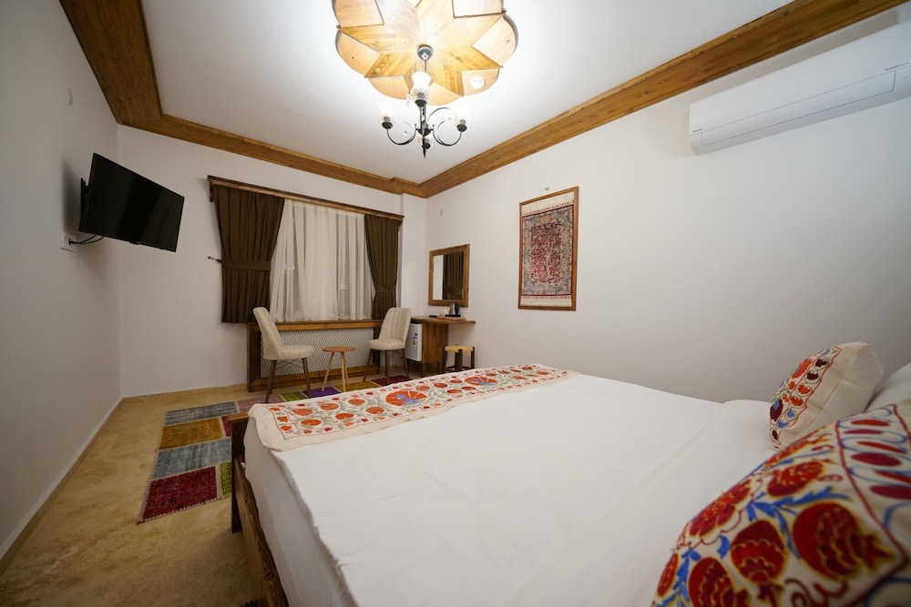 Standard Double Room - Photo 8