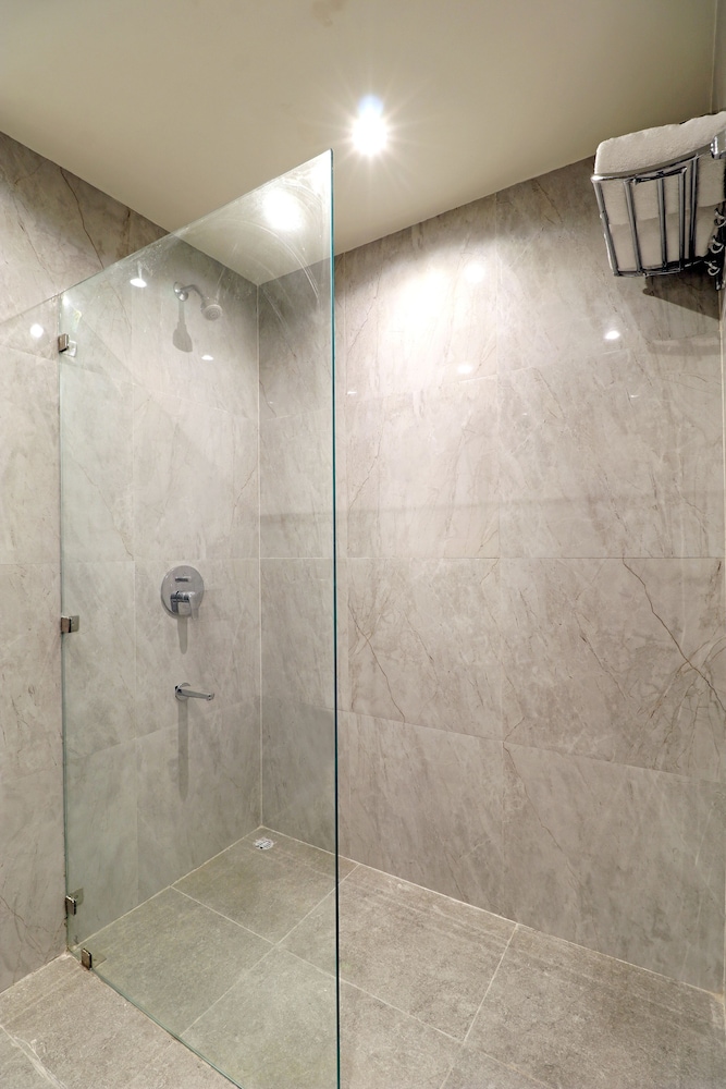 Deluxe Suite - Photo 2