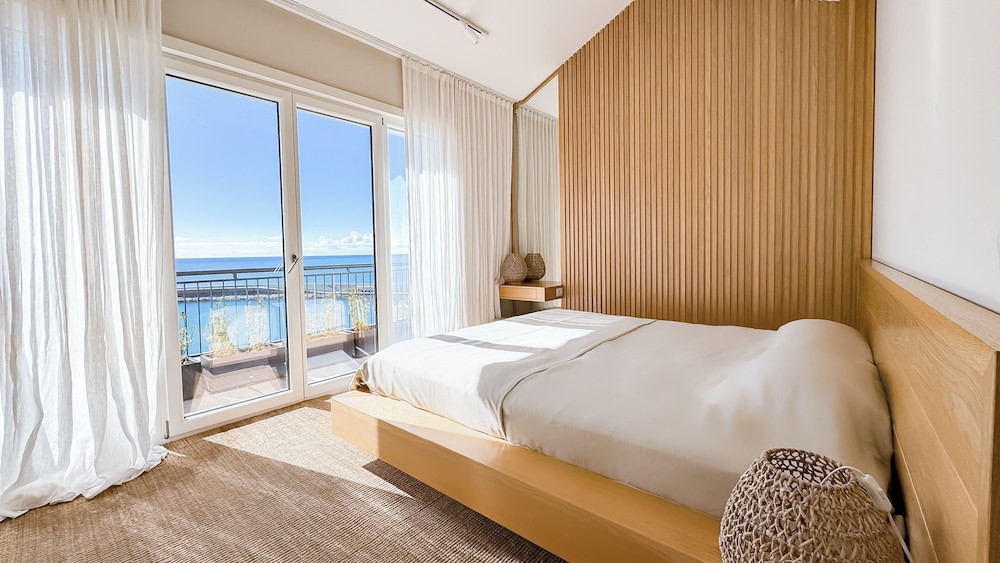 Family Apartment, 3 Bedrooms, Sea View photo 2