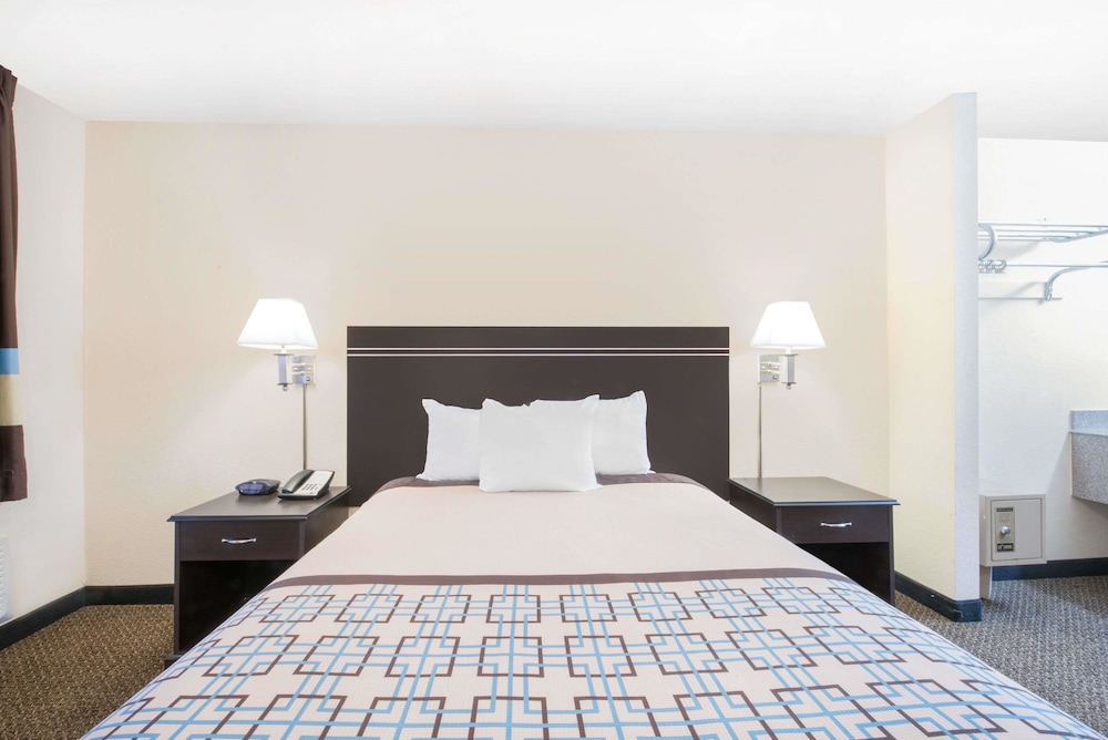 Room, 1 Queen Bed, Non Smoking photo 3