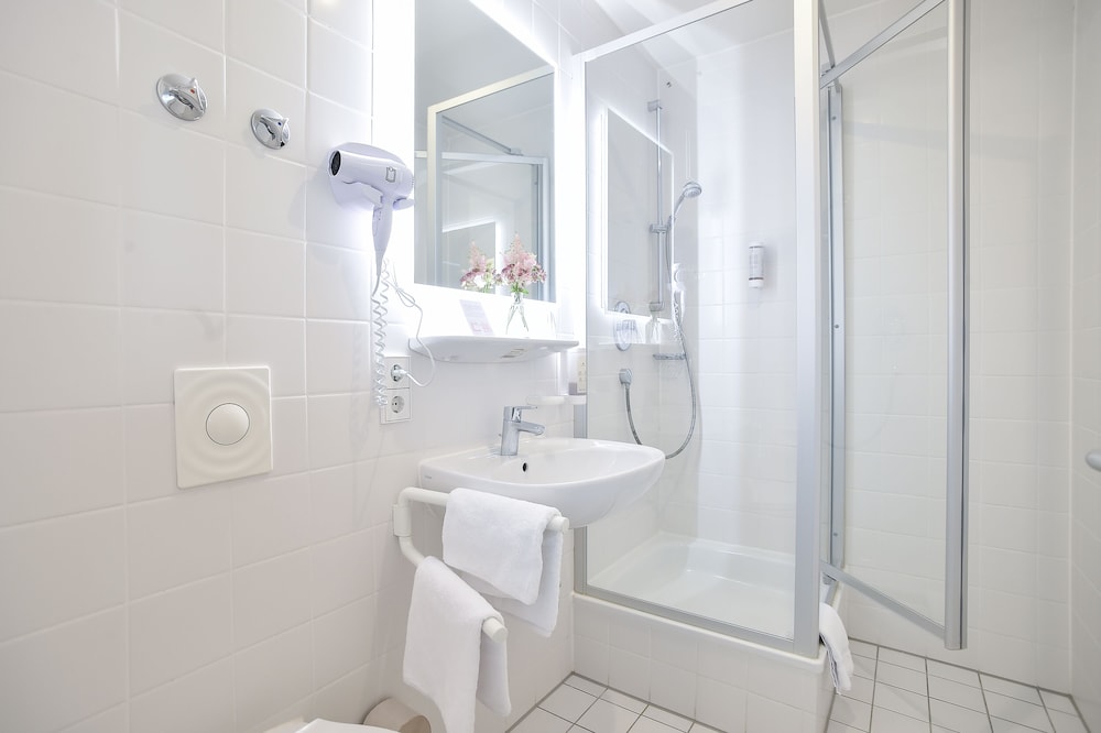 Standard Suite - Photo 14