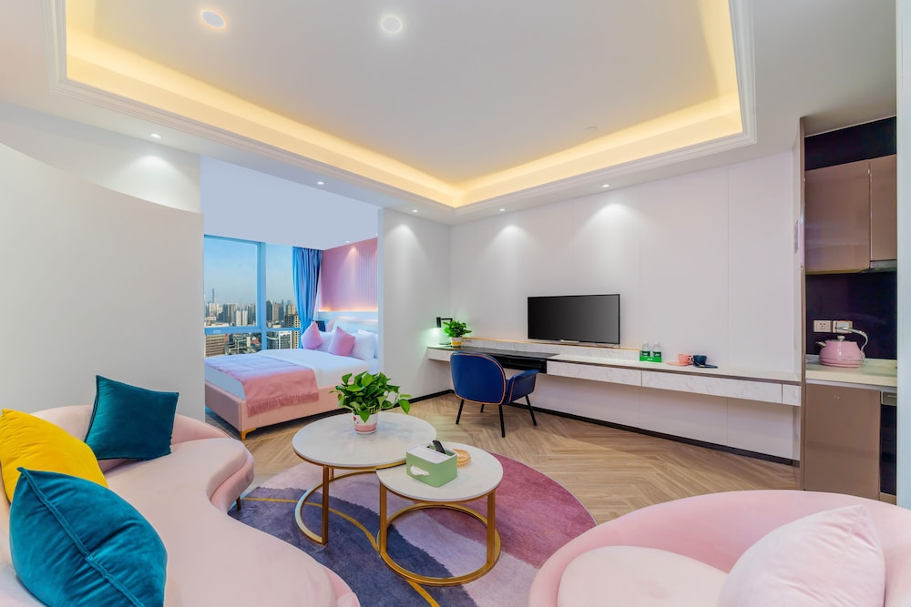 Design Double Room, 1 King Bed, City View