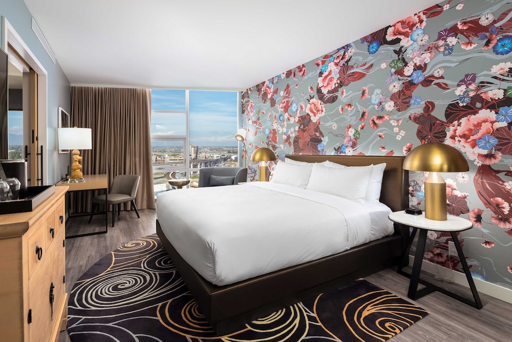 Deluxe Room, 2 Queen Beds - Photo 2