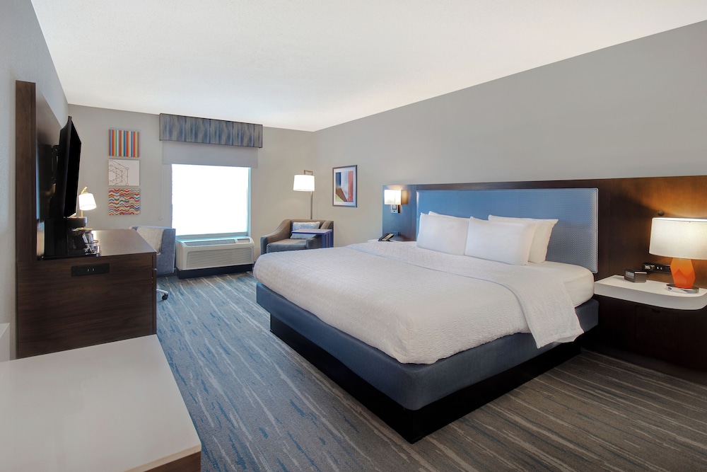 Room, 1 King Bed, Accessible photo 2