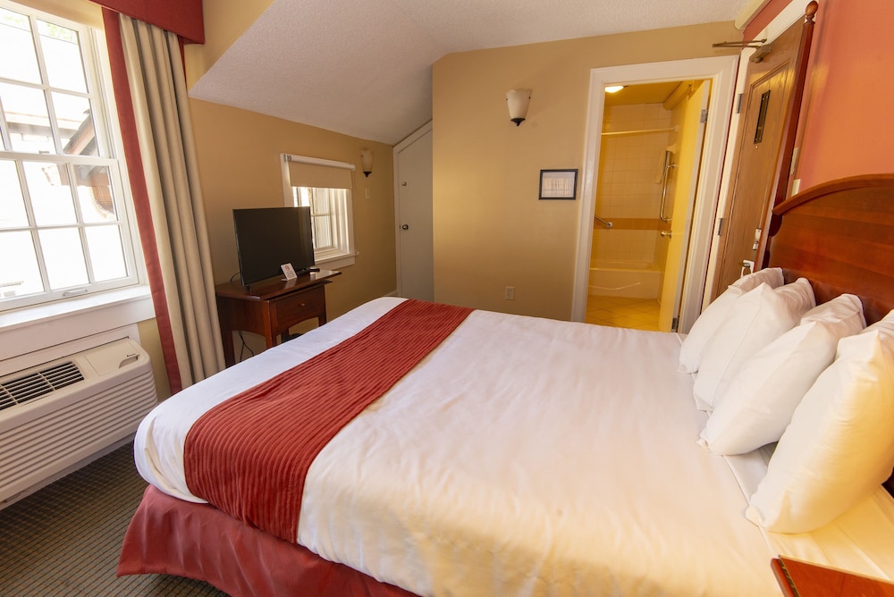 Standard Room, 1 Queen Bed (Lodge) photo 3