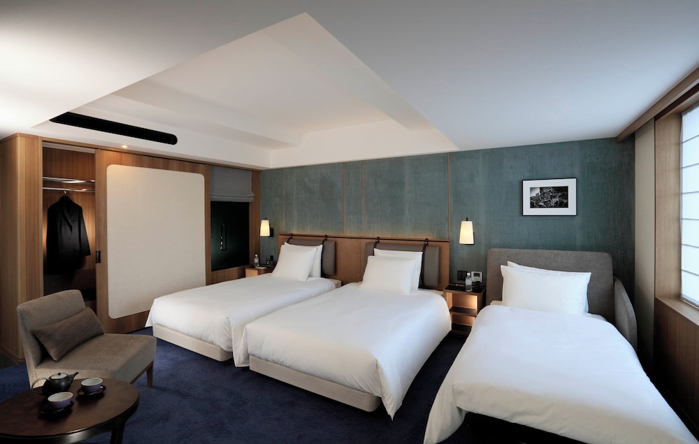 Superior Twin Room, Non Smoking (on High Floor, 3 Guests with Sofa Bed) - Photo 3