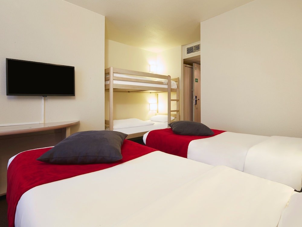 Standard Room, Multiple Beds - Photo 3
