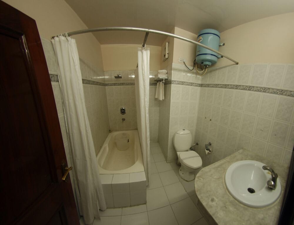 Executive Room, 1 King Bed, Smoking photo 2